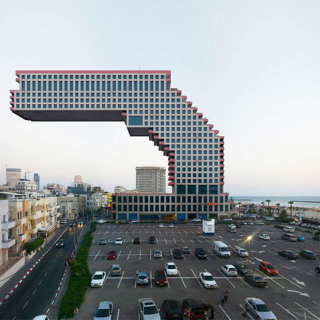 Illustration for article titled These Examples of Surrealist Architecture Will Make You Feel Dizzy